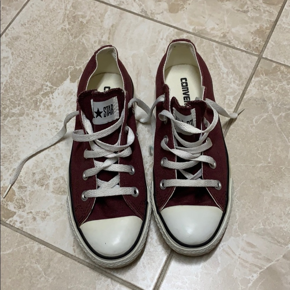 Maroon converse chucks women’s size 6